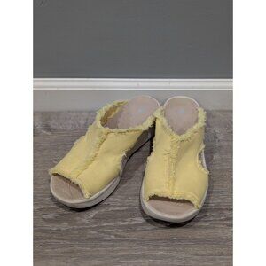 Bzees Serendipidy SZ 9.5M Women’s Yellow Frayed Slide On Sandals Shoes